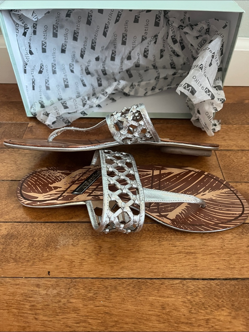 Matiko Fiona Silver Leather Woven Thong Sandals Women's Size 8.5 Boho - Picture 7 of 11